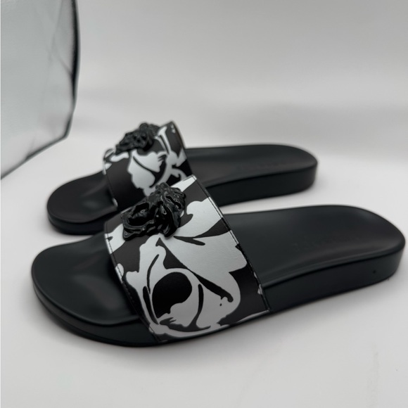 Versace Slides. - Picture 2 of 11